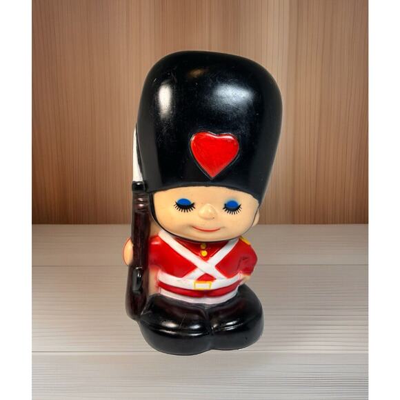 Vtg Blow Mold Queens British Royal Guard Coin Bank 8" Buckingham Palace - Picture 1 of 7